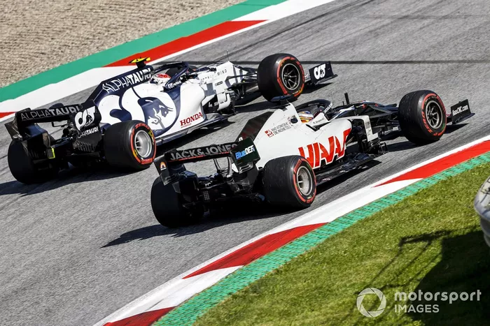 Pierre Gasly, AlphaTauri AT01, devant Romain Grosjean, Haas VF-20