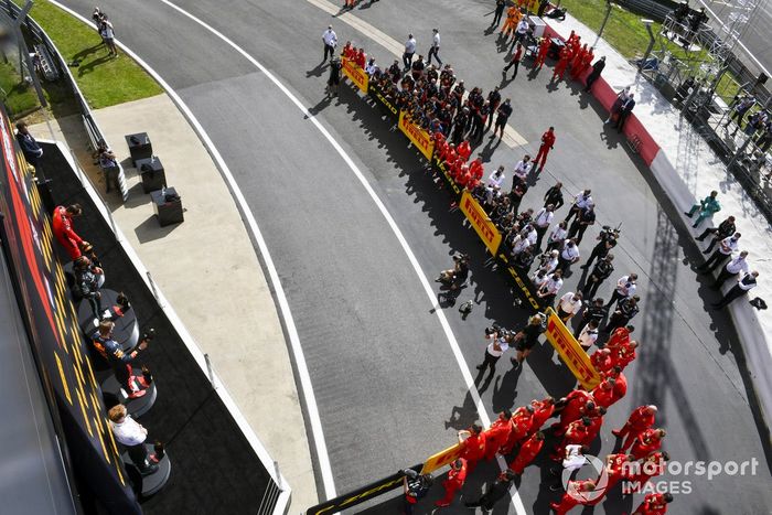 Podio: Lewis Hamilton, Max Verstappen, Charles Leclerc