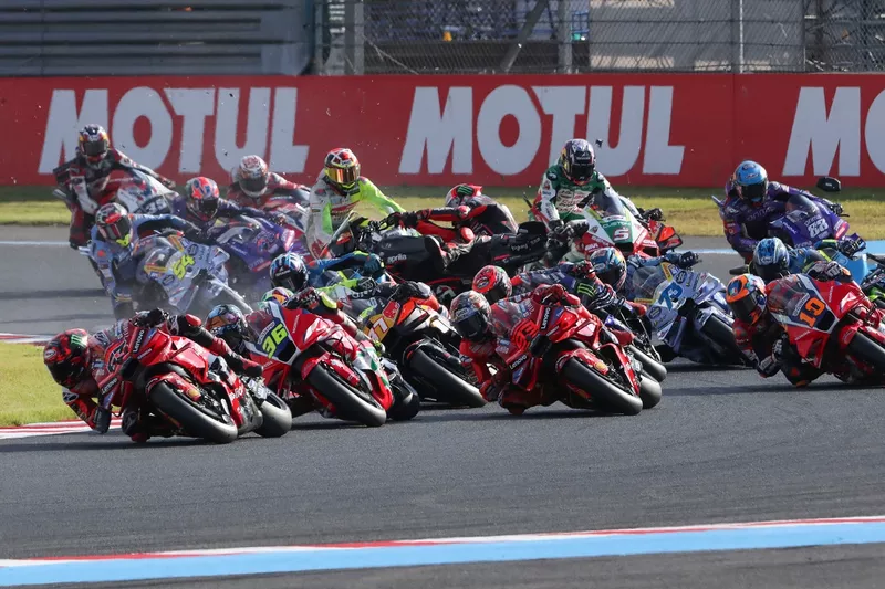 Francesco Bagnaia, Ducati Team prend la tête au départ

