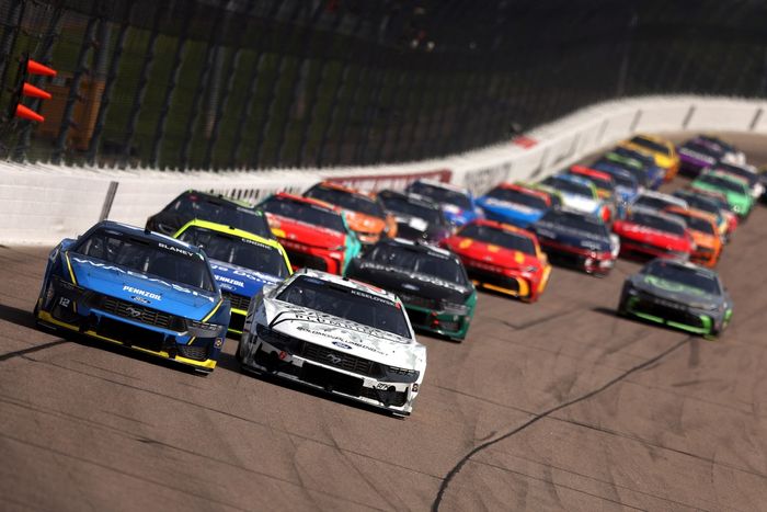 Brad Keselowski, Roush Fenway Keselowski Racing Ford, Ryan Blaney, Team Penske Ford