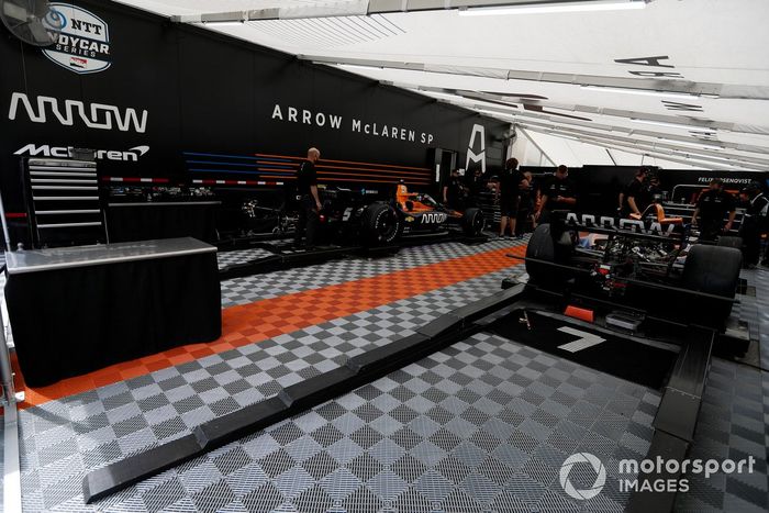 Patricio O'Ward, Arrow McLaren SP Chevrolet, Felix Rosenqvist, Arrow McLaren SP Chevrolet paddock 