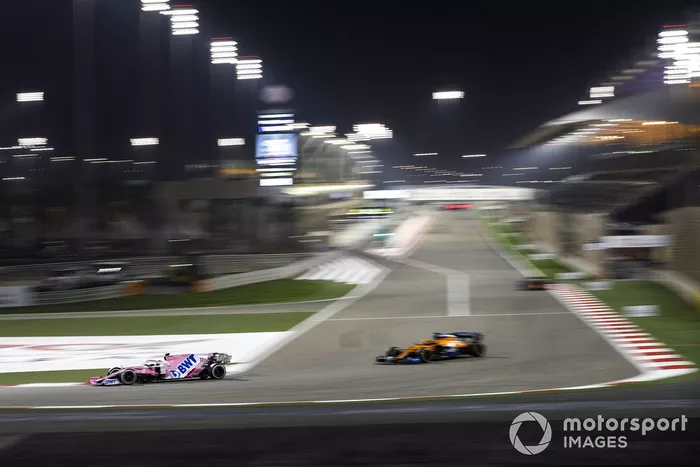 Sergio Pérez, Racing Point RP20, Carlos Sainz Jr., McLaren MCL35