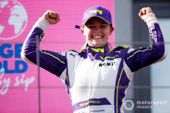 Podio: segundo lugar Sarah Moore