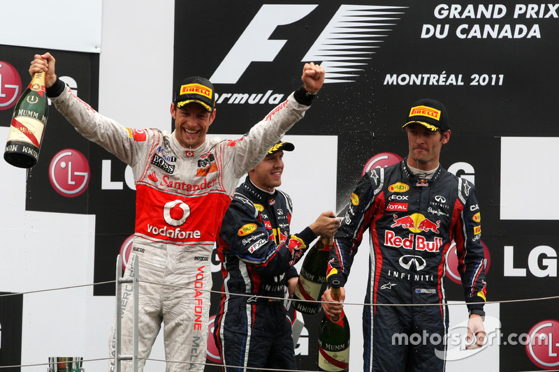 Podio: Ganador de la carrera Jenson Button, McLaren Mercedes; segundo lugar Sebastian Vettel, Red Bu