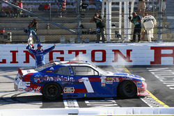 Ganador, Elliott Sadler, JR Motorsports Chevrolet