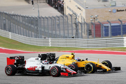 Jolyon Palmer, Renault Sport F1 Team RS16 und Romain Grosjean, Haas F1 Team VF-16