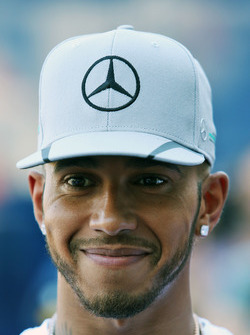 Льюїс Хемілтон, Mercedes AMG F1 із медіа