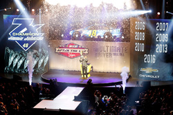 2016 Campeón y ganador de la carrera Jimmie Johnson, Hendrick Motorsports Chevrolet