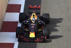 Daniel Ricciardo, Red Bull Racing, testet Pirelli-Reifen für 2017