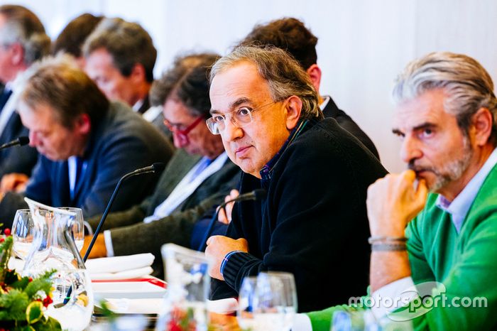 Sergio Marchionne, Presidente y CEO de Ferrari Fiat Chrysler automóviles y Maurizio Arrivabene, director del equipo Ferrari