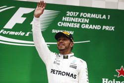 Lewis Hamilton, Mercedes AMG, viert op het podium
