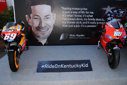 Erinnerung: Honda RC211V und Ducati Desmosedici GP10 von Nicky Hayden aus den MotoGP-Saisons 2006 und 2010