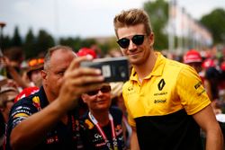 Nico Hulkenberg, Renault Sport F1 Team con un fan