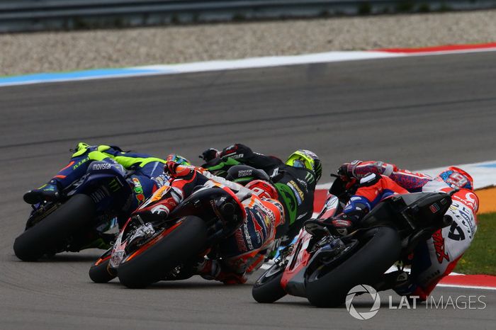 Valentino Rossi, Yamaha Factory Racing y Johann Zarco, Monster Yamaha Tech 3, Monster Yamaha Tech 3, contacto en la pista