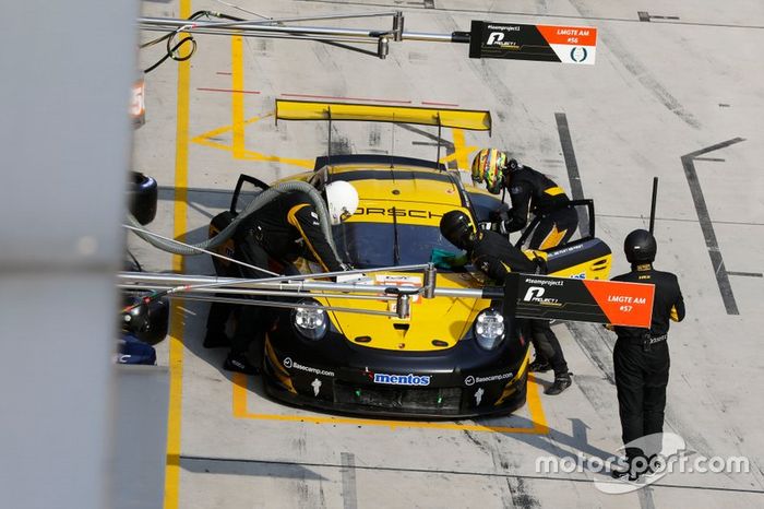 #56 Team Project 1 Porsche 911 RSR: Egidio Perfetti, Matteo Cairoli, David Heinemeier Hansson