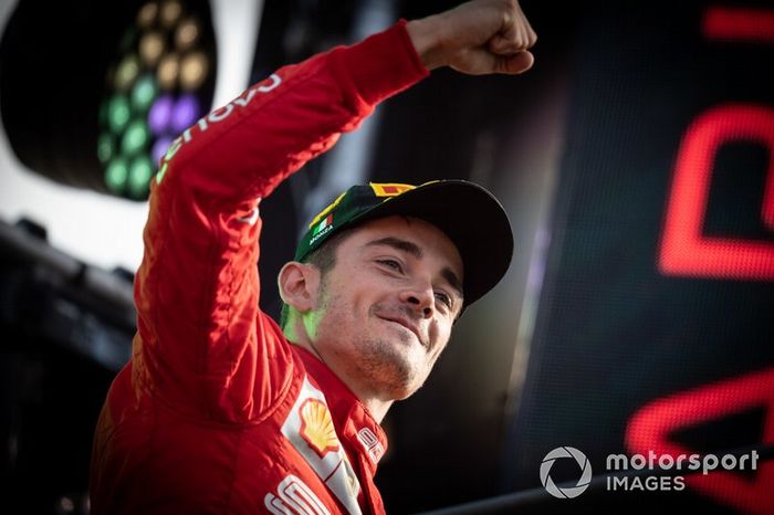 Podio: ganador de la carrera Charles Leclerc, Ferrari, celebra