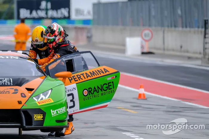#63 GRT Grasser Racing Team Lamborghini Huracan GT3: Mirko Bortolotti, Christian Engelhart