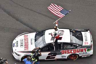 Race winner Brad Keselowski, Team Penske, Ford Fusion