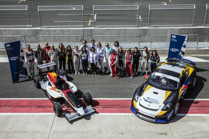 Programa de la FIA para mujeres piloto