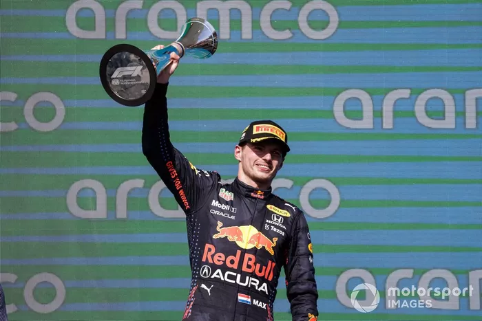 Podio: ganador Max Verstappen, Red Bull Racing
