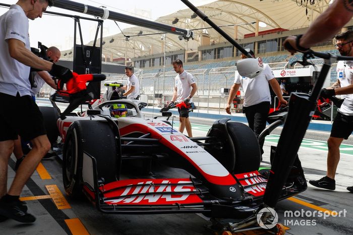 Mick Schumacher, Haas VF-22