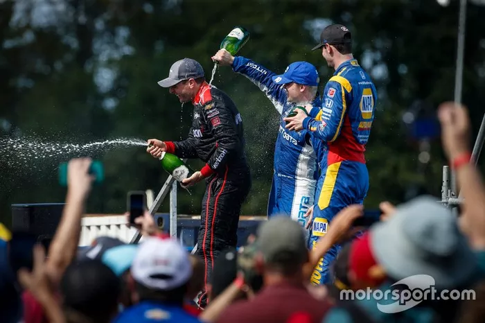 Will Power, Team Penske Chevrolet, Felix Rosenqvist, Chip Ganassi Racing Honda, Alexander Rossi, Andretti Autosport Honda celebran