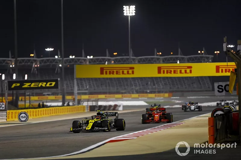 Esteban Ocon, Renault F1 Team R.S.20, Charles Leclerc, Ferrari SF1000