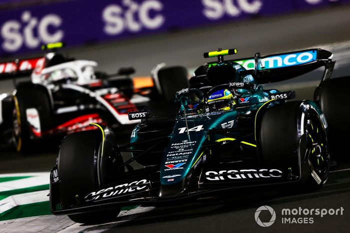 Fernando Alonso, Aston Martin AMR24, Nico Hulkenberg, Haas VF-24