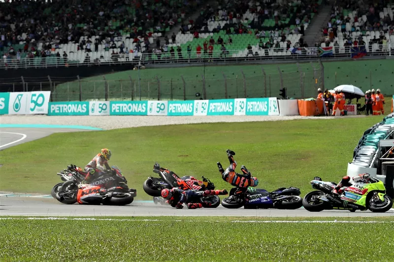 Brad Binder, Red Bull KTM Factory Racing, Jack Miller, Red Bull KTM Factory Racing, Fabio Quartararo, Yamaha Factory Racing Crash