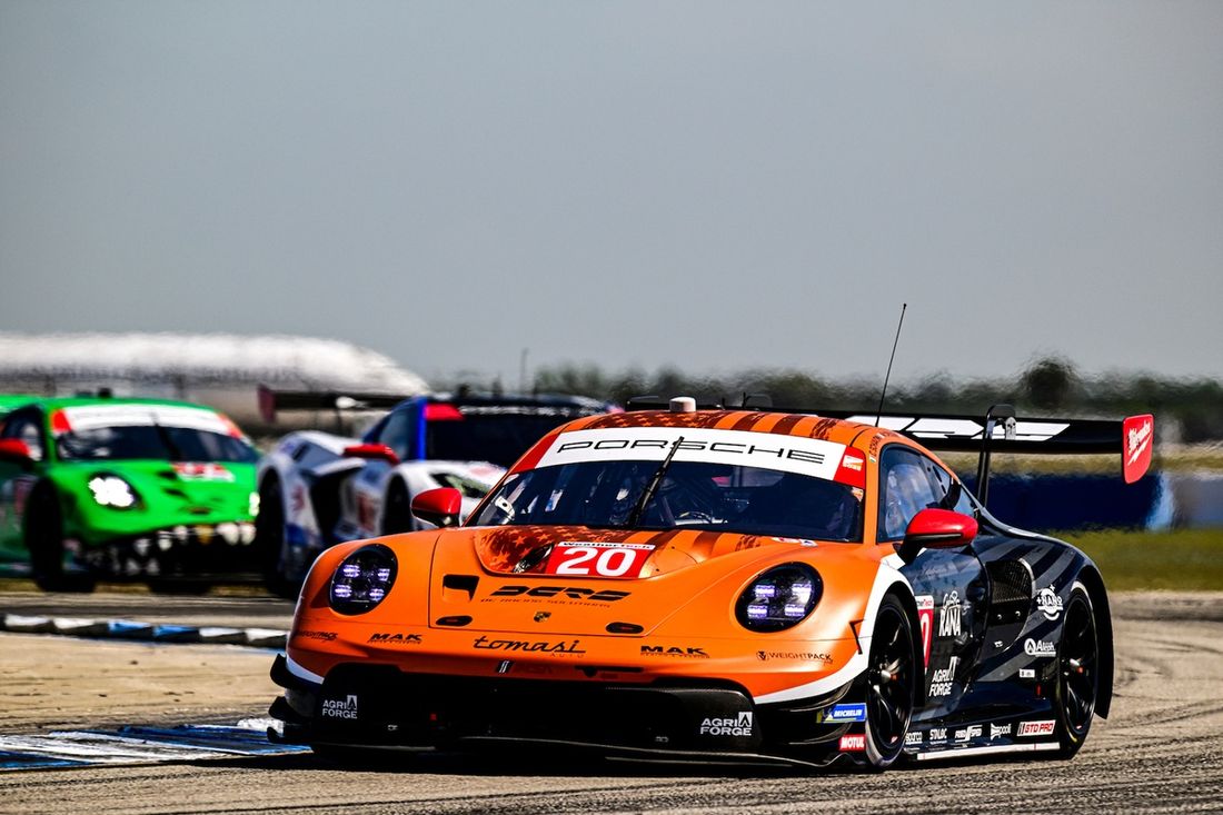 #20 Proton Competition Porsche 911 GT3 R (992): Claudio Schiavoni, Matteo Cressoni, Richard Lietz