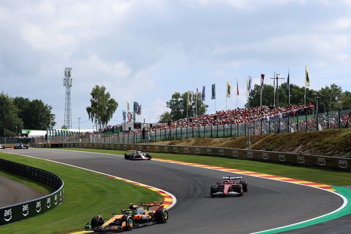 Charles Leclerc, Ferrari, Lando Norris, McLaren, Esteban Ocon, Haas F1 Team