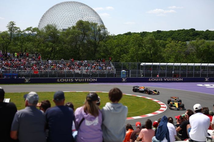 Lando Norris, McLaren, Yuki Tsunoda, Red Bull Racing