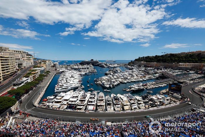 Oscar Piastri, McLaren, Fernando Alonso, Aston Martin Racing