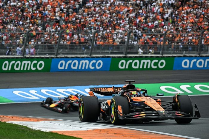 Oscar Piastri, McLaren, Max Verstappen, Red Bull Racing