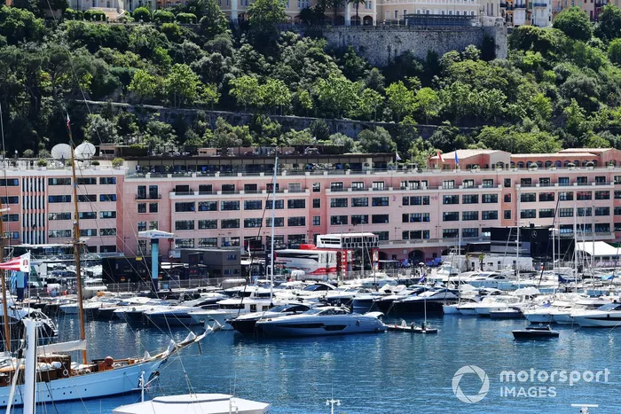 Yates en el puerto de Montecarlo