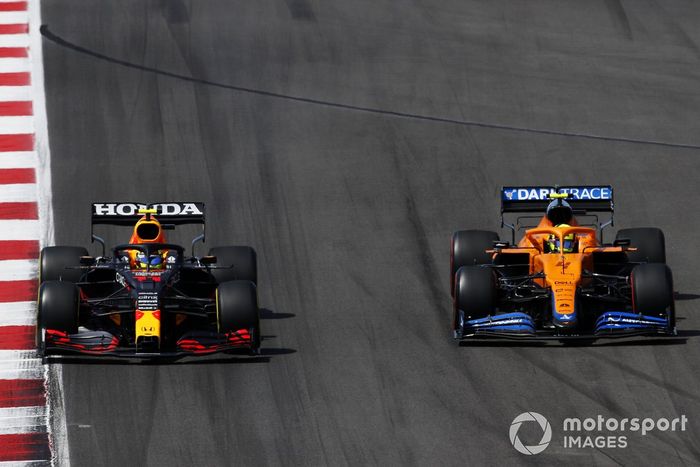 Sergio Pérez, Red Bull Racing RB16B, Lando Norris, McLaren MCL35M