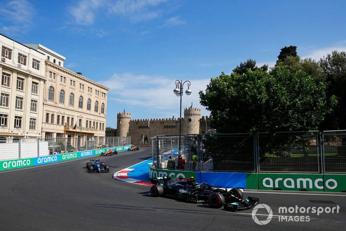 Valtteri Bottas, Mercedes W12, Esteban Ocon, Alpine A521, Lando Norris, McLaren MCL35M