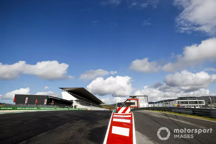 Entrada al Pit Lane 