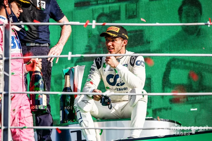 Podio: ganador Pierre Gasly, AlphaTauri, y tercer lugar Lance Stroll, Racing Point