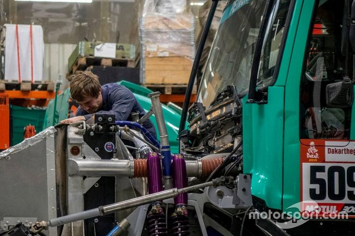 Mecánico, Team Petronas De Rooy Iveco