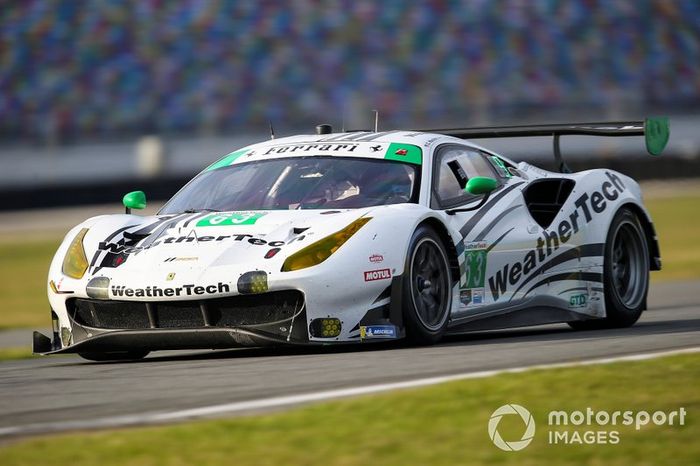 #63 Scuderia Corsa Ferrari 488 GT3, GTD: Cooper MacNeil, Toni Vilander, Jeff Westphal, Dominik Farnbacher