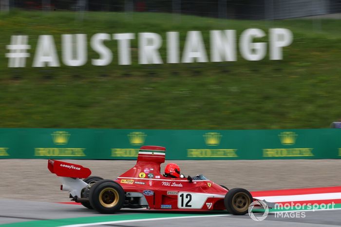 Mathias Lauda, pilota el Ferrari de Niki Lauda