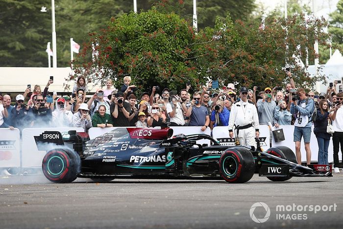 George Russell, Mercedes W10