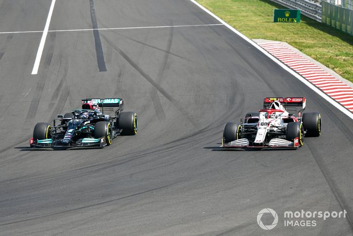 Lewis Hamilton, Mercedes W12, Antonio Giovinazzi, Alfa Romeo Racing C41