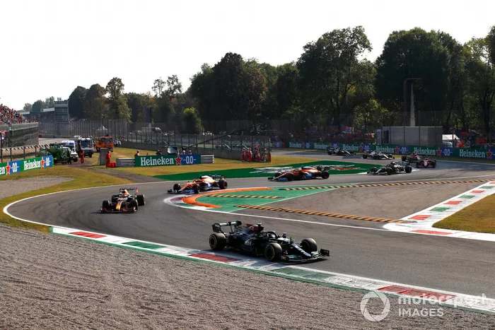 Valtteri Bottas, Mercedes W12, Max Verstappen, Red Bull Racing RB16B, Daniel Ricciardo, McLaren MCL35M