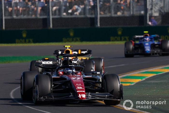 Valtteri Bottas, Alfa Romeo C43, Sergio Pérez, Red Bull Racing RB19, Logan Sargeant, Williams FW45