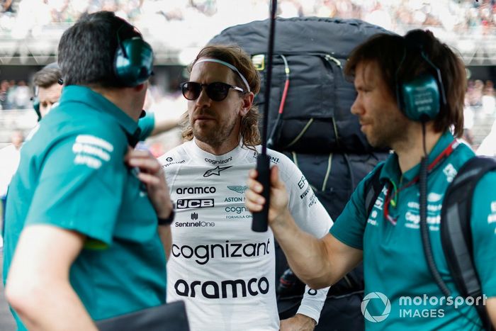 Sebastian Vettel, Aston Martin, en la parrilla