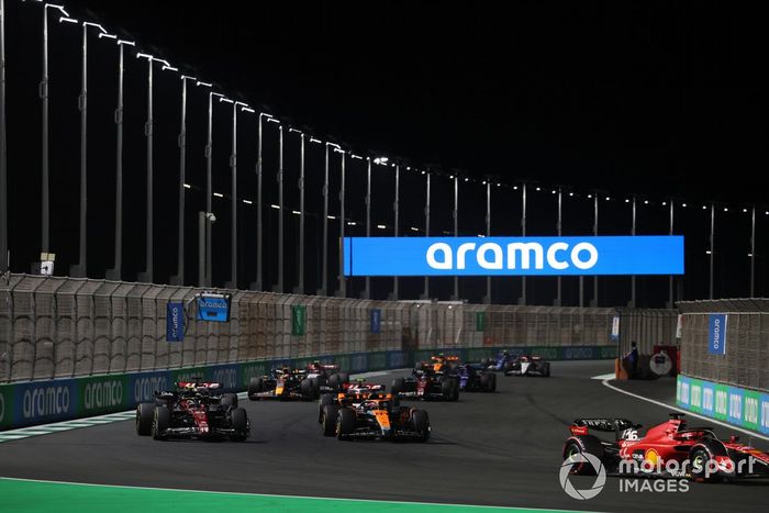 Charles Leclerc, Ferrari SF-23, Oscar Piastri, McLaren MCL60, Zhou Guanyu, Alfa Romeo C43