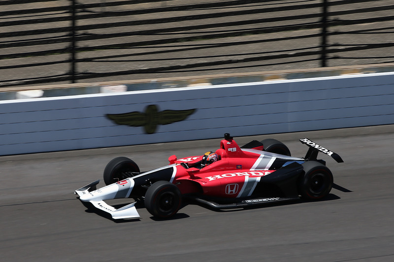 Оріол Сервія випробовує машину IndyCar 2018 року із двигуном Honda