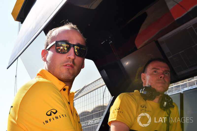 Robert Kubica, Renault Sport F1 Team and Alan Permane, Renault Sport F1 Team Race Engineer